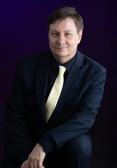 Roger-headshot Roger Poed, Legal Practitioner Director, Transitional Legal